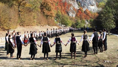 NAGRADE TURISTIČKOJ ORGANIZACIJI PARAĆINA: Autor kolekcije fotografija – direktor (FOTO)