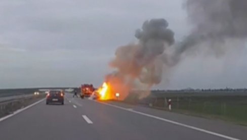 ZAPALIO SE AUTO KOD BAČKE TOPOLE: Vatrogasci hitno izašli na lice mesta (VIDEO)