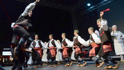 КОНЦЕРТ ЗА ЈУБИЛЕЈ: Фолклорци из Живице славе 15 година рада КОНЦЕРТ ЗА ЈУБИЛЕЈ: Фолклорци из Живице славе 15 година рада