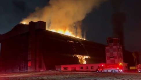 IZGOREO HANGAR IZ DRUGOG SVETSKOG RATA: Alarmantno stanje u Kaliforniji, zatvoreni parkovi i škole zbog azbesta u pepelu (FOTO/VIDEO)