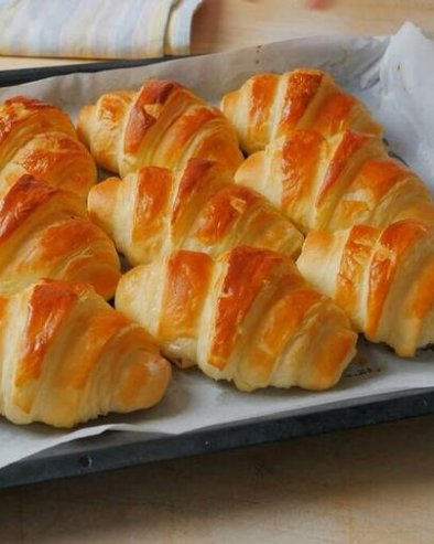 КРОАСАН СА ЏЕМОМ: Мирисом враћа у дане детињства