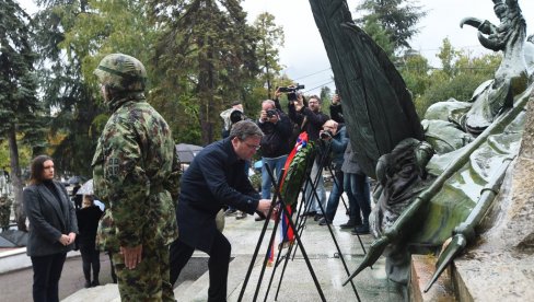 ВЕЧНО СЕ КЛАЊАМО СЕНИМА ЈУНАКА: У нашој земљи низом церемонија обележен Дан примирја у Првом светском рату