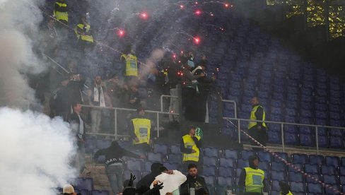 DERBI RIMA U SENCI HULIGANA: Navijački haos bacio u drugi plan utakmicu Lacio - Roma (FOTO/VIDEO)