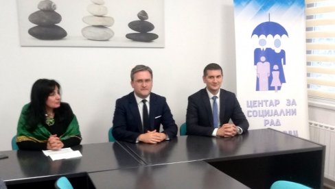 PRIMER OSTALIM LOKALNIM SAMOUPRAVAMA: Ministar Selaković posetio Centar za socijalni rad u Požarevcu