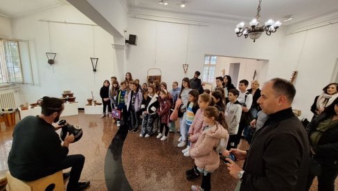 MUZIČKO PUTOVANJE SVETOM: Posle izložbe, u Paraćinu koncert Zvuci sveta“ (FOTO)