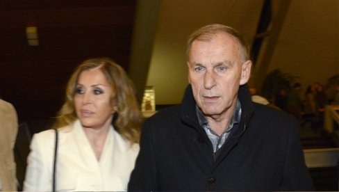 ДРАМА НА ПРОМОЦИЈИ МОНОГРАФИЈЕ ЗВЕЗДЕ: Онесвестила се супруга Драгана Џајића!