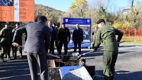 НИЧЕ НОВА ЗГРАДА ЖАНДАРМЕРИЈЕ: Министар Гашић положио камен темељац (ФОТО)