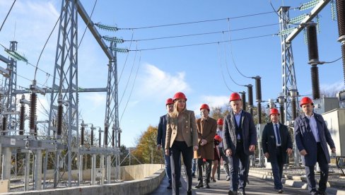 ЂЕДОВИЋ У УЖИЦУ: Креће енергетска санација најстарије школе у граду, разговор са грађанима и привредницима (ФОТО) ЂЕДОВИЋ У УЖИЦУ: Креће енергетска санација најстарије школе у граду, разговор са грађанима и привредницима (ФОТО)