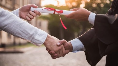 POSLA IMA: Diplomci mogu da rade kad završe Univerzitet u Beogradu - Srbija među 10 najboljih