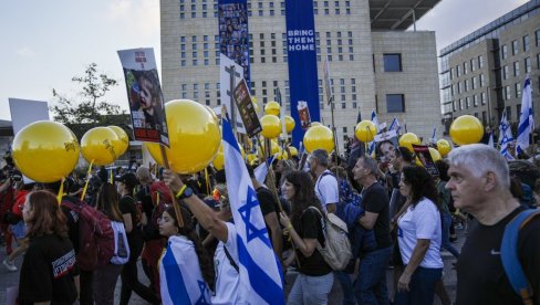 VRATITE ODMAH TAOCE KUĆI: Oko 20.000 demonstranata okupilo se ispred Netanjahuove kancelarije