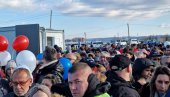 NAROD SE OKUPIO U ZAJEČARU: Građani došli da vide velelpni stadion i dočekaju predsednika Vučića (FOTO/VIDEO)
