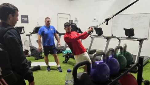 DEJVIS KUP: Novak Đoković odradio prvi trening u Malagi