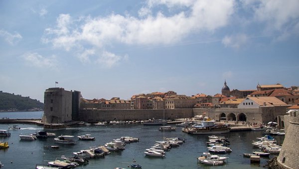 ДУБРОВНИК ЗАТРПАН ЂУБРЕТОМ: Велика количина смећа долази из Албаније