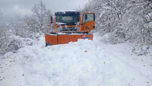 ПУТЕВИ УГЛАВНОМ ПРОХОДНИ: Саветује се опрез због снега којег има на појединим деоницама