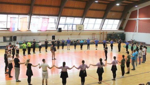 U Kostolcu održan seminar za folklorce