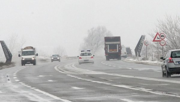 СТИЖЕ СНЕГ У ОВЕ ДЕЛОВЕ СРБИЈЕ: Упаљен метеоаларм за четири региона