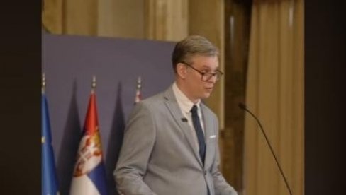 NOVI VUČIĆEV SNIMAK NA TIKTOKU: Lepo sam rekao da ništa ne potpisuješ (VIDEO)