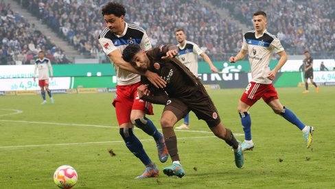 ФЕЊЕРАШ ТРАЖИ БОДОВЕ СПАСА У ГРАДСКОМ ДЕРБИЈУ: Мотивација и навијачи на страни пирата