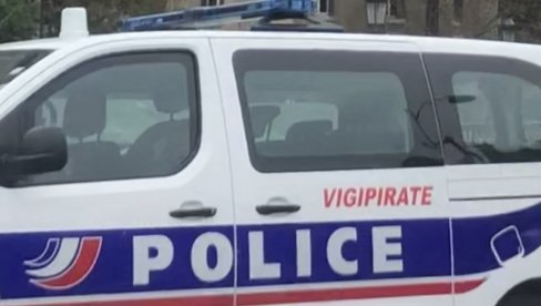 PREVRNUO SE KAMION NA AUTO-PUTU U FRANCUSKOJ: Prosule se hiljade greb-greb kartica