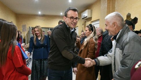 PETKOVIĆ U KRAGUJEVCU: Samo snažna Srbija na čelu sa Aleksandrom Vučićem može da pomogne našem narodu na KiM (FOTO)