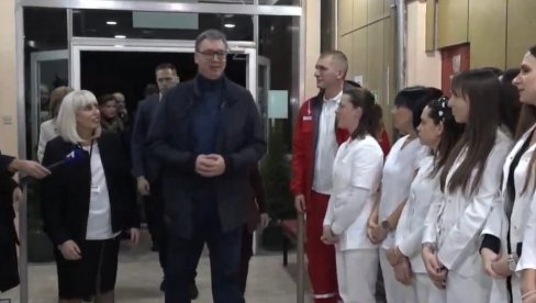 VELIKA ULAGANJA DRŽAVE U ZDRAVSTVO: Predsednik Vučić obišao Dom zdravlja u Kruševcu (VIDEO)