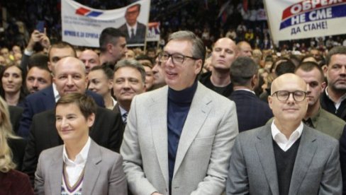 VUČIĆ: Seo sam u svoj stari automobil i provozao se svih 26.7 km puta, onda vidite koliko je Srbija prelepa