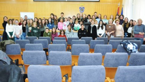 ŠAMPIONI U DOBROTI: Opština Zvezdara nagradila đake koji su tokom ove godine pokazali humanost i bili spremni da pomognu