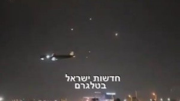 НЕВЕРОВАТНЕ СЦЕНЕ ИЗ ИЗРАЕЛА: Путнички авион слеће док ПВО обара ракете Хамаса (ВИДЕО)