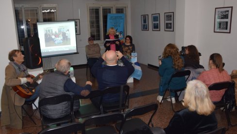 STIHOVI OBOJENI MUZIKOM: Promocija u Kulturnom centru u Paraćinu (FOTO)