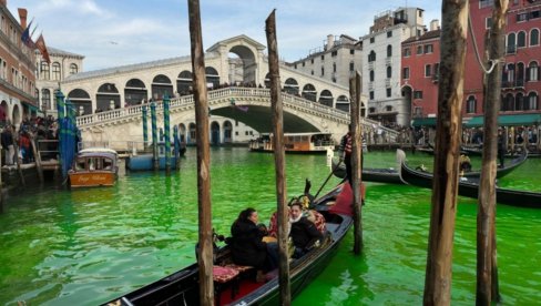 SVET SE RUŠI: Reke u velikim italijanskim gradovima pozelenele (FOTO)