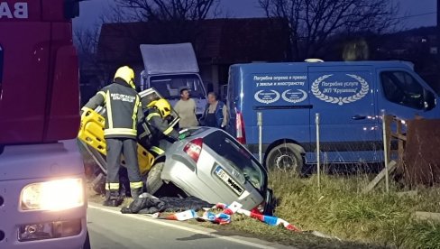 POKRENUTA ISTRAGA POSLE TEŠKE NESREĆE KOD KRUŠEVCA: Na mrežama traže psa koji je bio u kolima (FOTO)