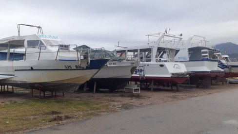 U JEDNOJ NOĆI OBIJENO 10 TURISTIČKIH BRODOVA: U barskoj marini i pored video- nadzora i obezbeđenja kradu akumulatore