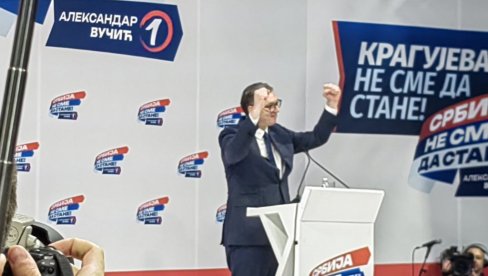 VUČIĆ NA ZAVRŠNOM SKUPU U KRAGUJEVCU: Da ih pobedimo i da obezbedimo apsolutnu većinu u Skupštini Srbije (FOTO/VIDEO)