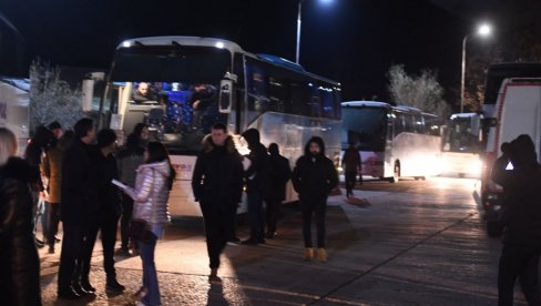 POŠLI SMO NA GLASANJE DA PODRŽIMO NAŠU SRBIJU Građani Gračanice poručuju: Nije teško da putujemo do Kuršumlije