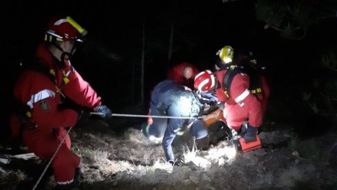 HEROJSKI POTEZ NA DIVČIBARAMA: Pogledajte kako su spasilačke ekipe izvukle devojku iz provalije (FOTO)