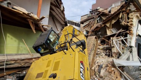 OTKRIVAMO ZAŠTO JE PROPAO BAGER NA VRAČARU: Radnici za Novosti o sceni koja je jutros šokirala Beograđane (FOTO/VIDEO)