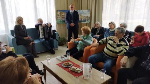 POSETA GERONTOLOŠKOM CENTRU: Obeležen Međunarodni dan ljudske solidarnosti