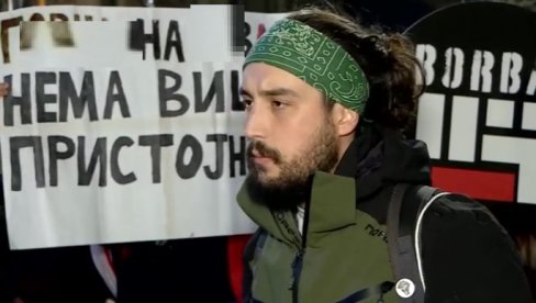 DEMONSTRANT PUNIH DŽEPOVA: Bjelićev KOMS finansiraju Nemci