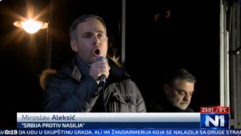 GDE SU GOD NASILNI PROTESTI TU JE I ALEKSIĆ Miki od Trstenika došao da pravi nerede po Novom Sadu (FOTO)