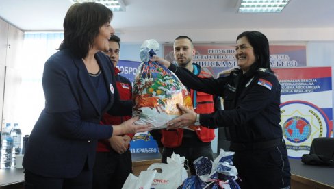 UVEK NA VISINI ZADATKA: Humanitarna akcija pripadnika PU Kraljevo i Odreda Žandarmerije