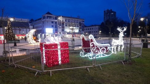 DOBRA ZABAVA I TRADICIONALNA LUTRIJA: TO Leskovac organizuje doček na gradskom trgu (FOTO)