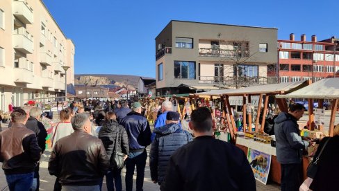 U DESPOTOVCU PRAZNIČNI BAZAR: Bogata ponuda do 5. januara naredne godine (FOTO)