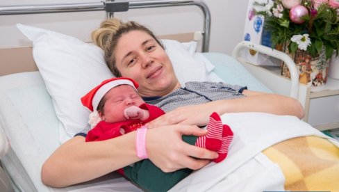 ANA MAMI JELENI TREĆA SREĆA: Prva beba u Zrenjaninu ove godine - devojčica, rođena jutros u 06.40 (FOTO)