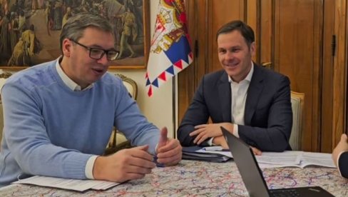 МАЛИ ОДГОВОРИО ВУЧИЋУ: Требало је да научим да код председника нема одмора чак ни за време празника (ВИДЕО) МАЛИ ОДГОВОРИО ВУЧИЋУ: Требало је да научим да код председника нема одмора чак ни за време празника (ВИДЕО)