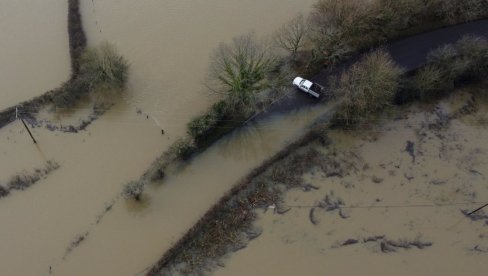 ALARMANTNO NA SEVERU EVROPE: Evakuisano stanovništvo iz nekoliko stotina kuća, saobraćaj u kolapsu (FOTO)