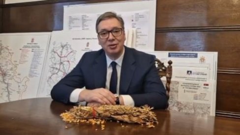 VUČIĆ POKLONIO SAT PRVOM SRPČETU ROĐENOM NA KIM: Mali Jakov dobio poklon od predsednika (VIDEO)