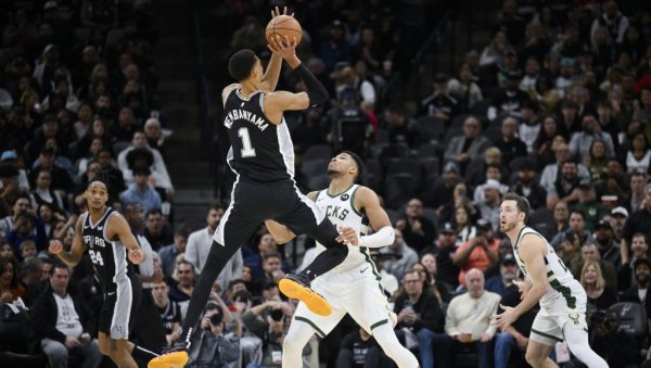 СПАРСИ СЕВИРАЈУ ОСВЕТУ: Никси су их савладали у финалу Купа