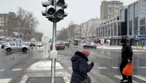 ХЛАДНИ ФРОНТ ДОНОСИ СНЕГ У СРБИЈУ: Најпре вечерас стижу пљускови - Највише у ове делове Србије