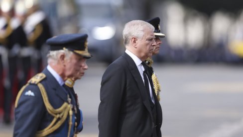 ИЗЈАСНИЛА СЕ ВЕЋИНА БРИТАНАЦА: Ендру треба да буде уклоњен из реда за наслеђивање круне