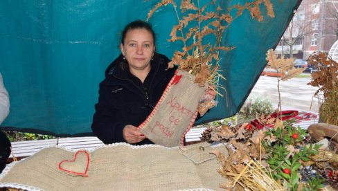 PREDMETI OD JUTE PONOVO U TRENDU: Vredne ruke Despotovčanke prave proizvode od prirodnih materijala  (FOTO)